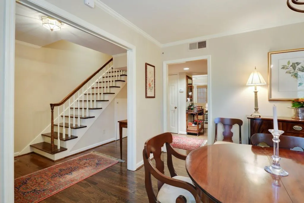 70 Old Ivy Road Unit 31, Atlanta, Georgia 30342, 3 Bedrooms Bedrooms, ,2 BathroomsBathrooms,Residential,Sold,70 Old Ivy Road Unit 31,5614886