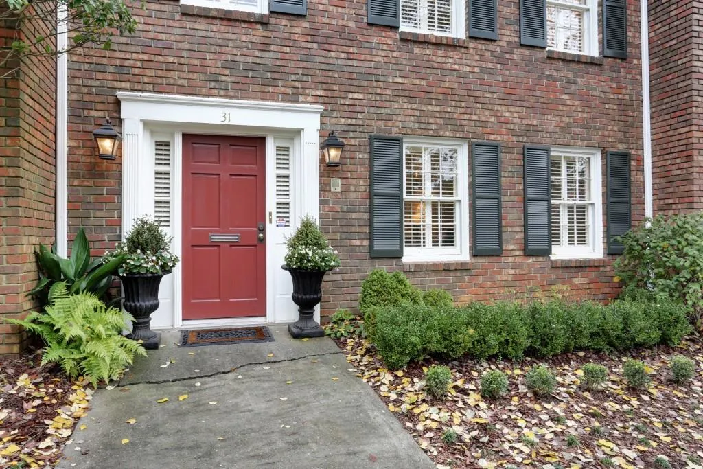 70 Old Ivy Road Unit 31, Atlanta, Georgia 30342, 3 Bedrooms Bedrooms, ,2 BathroomsBathrooms,Residential,Sold,70 Old Ivy Road Unit 31,5614886