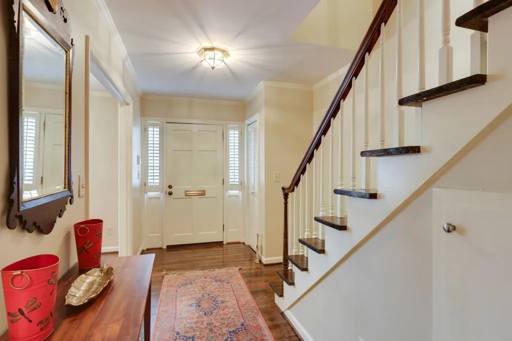 70 Old Ivy Road Unit 31, Atlanta, Georgia 30342, 3 Bedrooms Bedrooms, ,2 BathroomsBathrooms,Residential,Sold,70 Old Ivy Road Unit 31,5614886