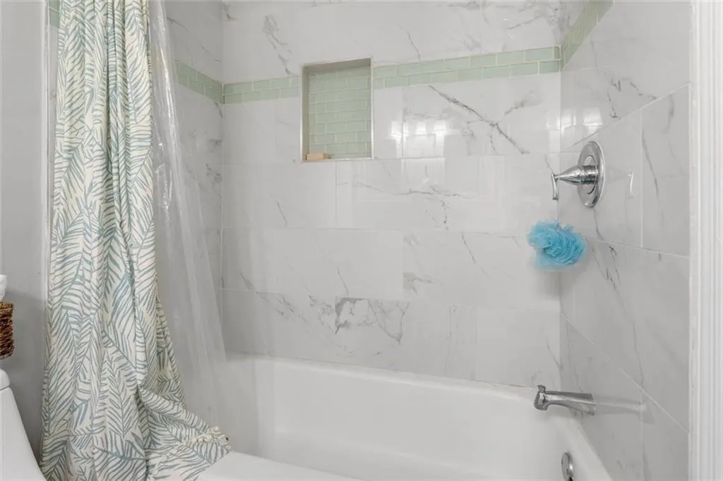 6700 Roswell Road Unit 23f, Atlanta, Georgia 30328, 2 Bedrooms Bedrooms, ,1 BathroomBathrooms,Residential,Sold,6700 Roswell Road Unit 23f,6850258