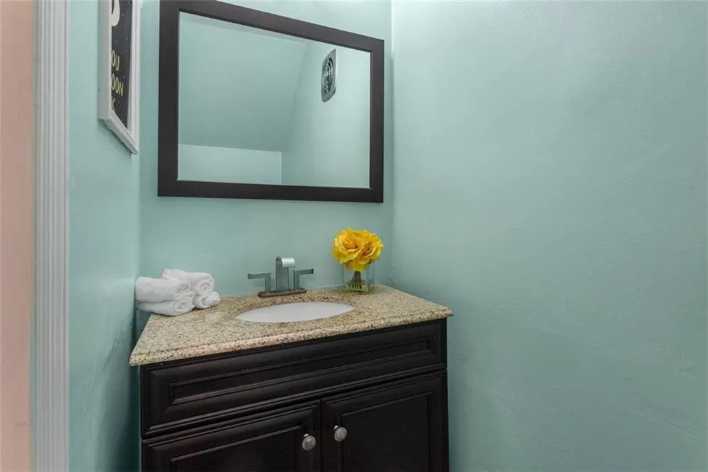 6700 Roswell Road Unit 23f, Atlanta, Georgia 30328, 2 Bedrooms Bedrooms, ,1 BathroomBathrooms,Residential,Sold,6700 Roswell Road Unit 23f,6850258