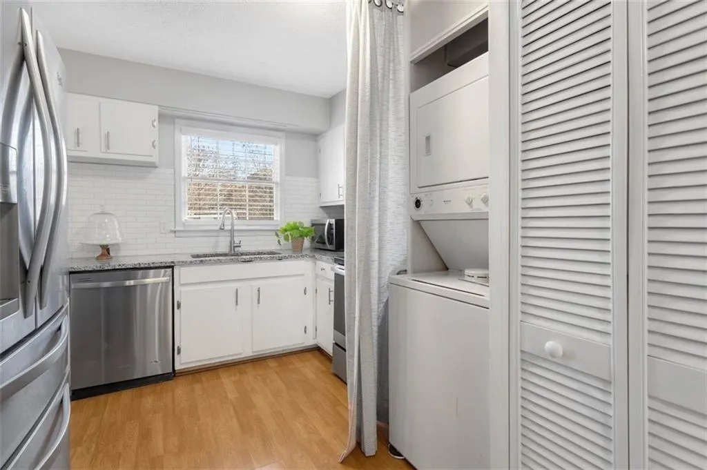 6700 Roswell Road Unit 23f, Atlanta, Georgia 30328, 2 Bedrooms Bedrooms, ,1 BathroomBathrooms,Residential,Sold,6700 Roswell Road Unit 23f,6850258