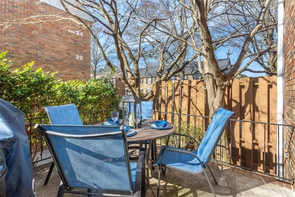 6700 Roswell Road Unit 23f, Atlanta, Georgia 30328, 2 Bedrooms Bedrooms, ,1 BathroomBathrooms,Residential,Sold,6700 Roswell Road Unit 23f,6850258