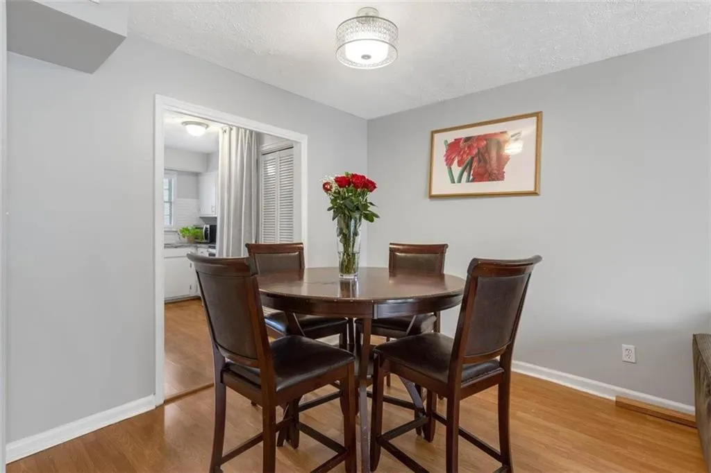 6700 Roswell Road Unit 23f, Atlanta, Georgia 30328, 2 Bedrooms Bedrooms, ,1 BathroomBathrooms,Residential,Sold,6700 Roswell Road Unit 23f,6850258