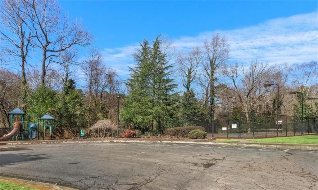 6700 Roswell Road Unit 23f, Atlanta, Georgia 30328, 2 Bedrooms Bedrooms, ,1 BathroomBathrooms,Residential,Sold,6700 Roswell Road Unit 23f,6850258