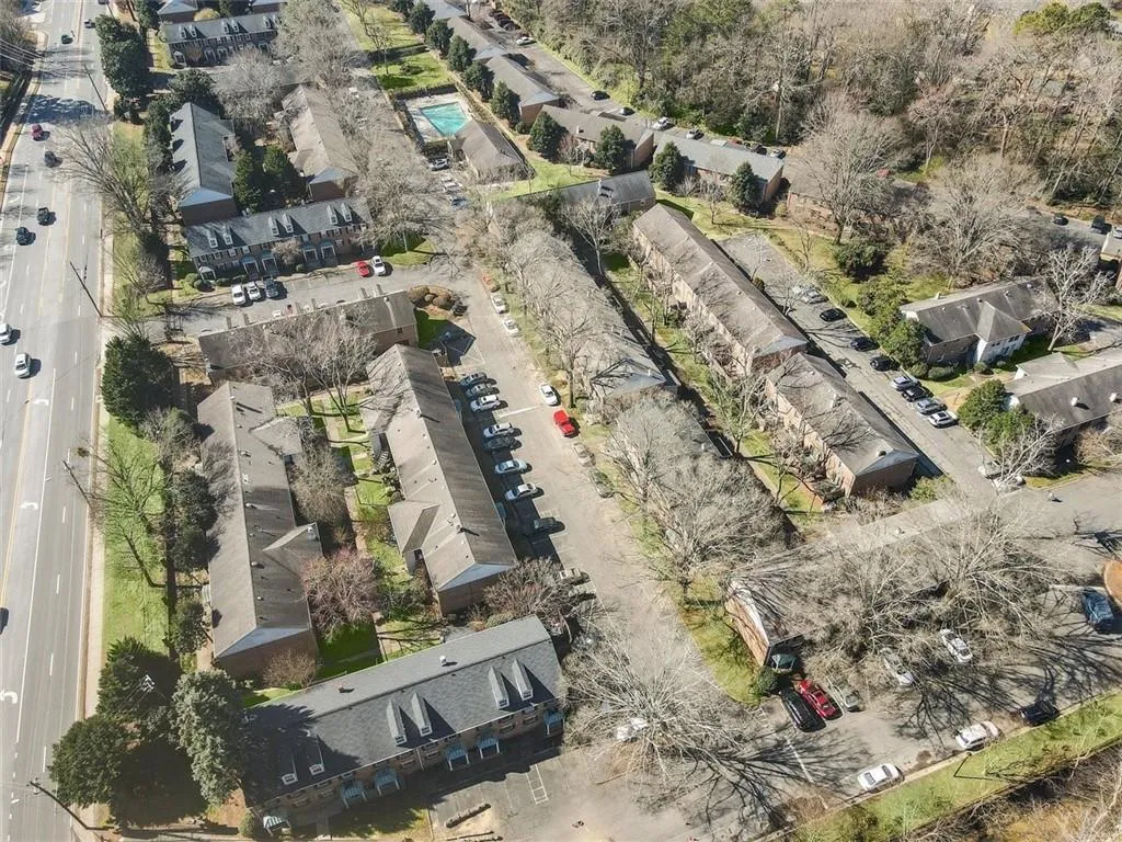 6700 Roswell Road Unit 23f, Atlanta, Georgia 30328, 2 Bedrooms Bedrooms, ,1 BathroomBathrooms,Residential,Sold,6700 Roswell Road Unit 23f,6850258