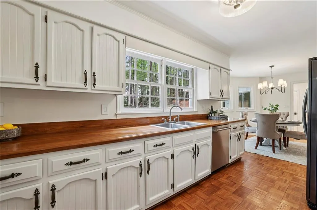 8025 River Circle, Sandy Springs, Georgia 30350, 4 Bedrooms Bedrooms, ,2 BathroomsBathrooms,Residential,For Sale,8025 River Circle,7738809