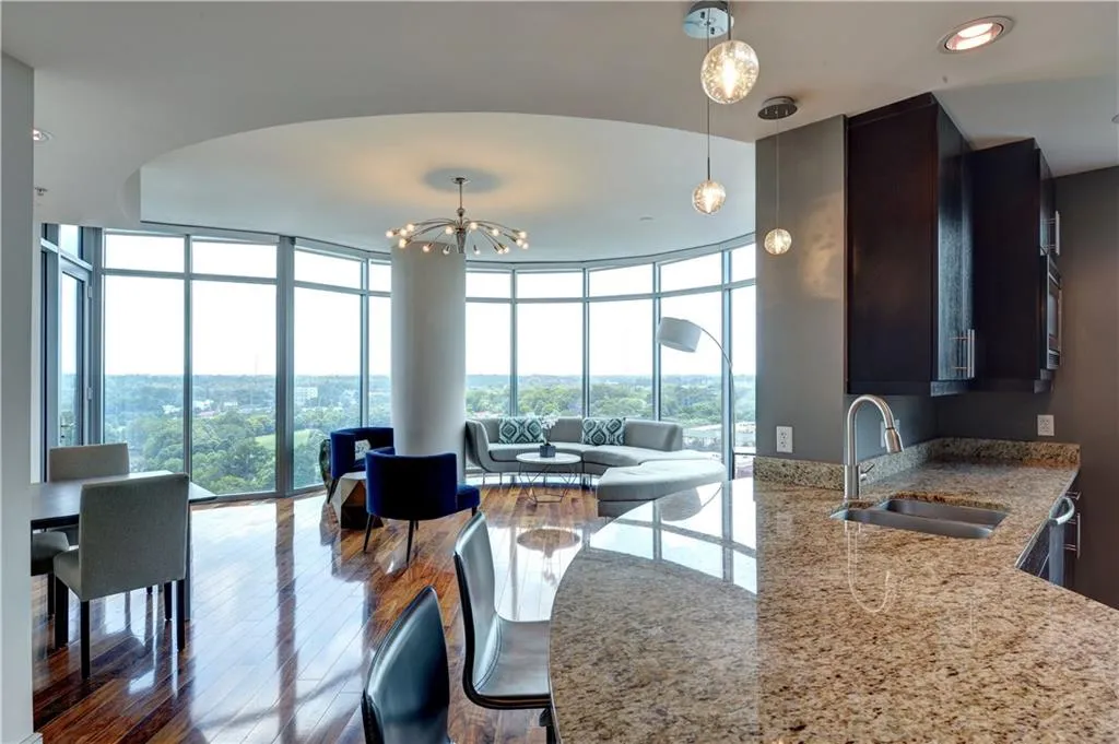 222 12th Street Ne Unit 1806, Atlanta, Georgia 30309, 2 Bedrooms Bedrooms, ,2 BathroomsBathrooms,Residential,Sold,222 12th Street Ne Unit 1806,5680180