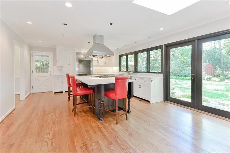 670 Carriage Drive, Atlanta, Georgia 30328, 2 Bedrooms Bedrooms, ,2 BathroomsBathrooms,Residential,Sold,670 Carriage Drive,6553979