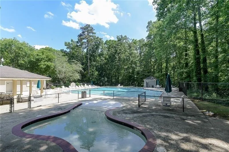 670 Carriage Drive, Atlanta, Georgia 30328, 2 Bedrooms Bedrooms, ,2 BathroomsBathrooms,Residential,Sold,670 Carriage Drive,6553979