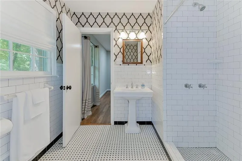 670 Carriage Drive, Atlanta, Georgia 30328, 2 Bedrooms Bedrooms, ,2 BathroomsBathrooms,Residential,Sold,670 Carriage Drive,6553979