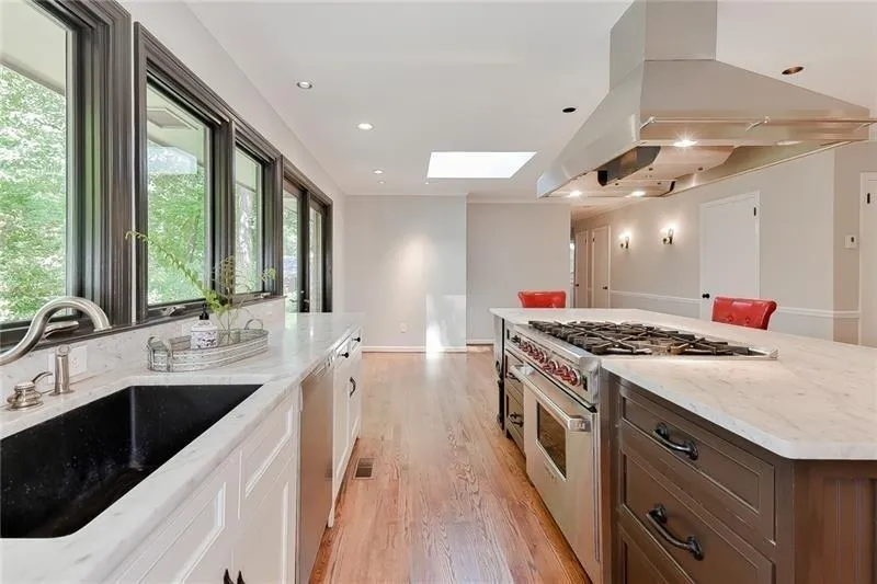 670 Carriage Drive, Atlanta, Georgia 30328, 2 Bedrooms Bedrooms, ,2 BathroomsBathrooms,Residential,Sold,670 Carriage Drive,6553979