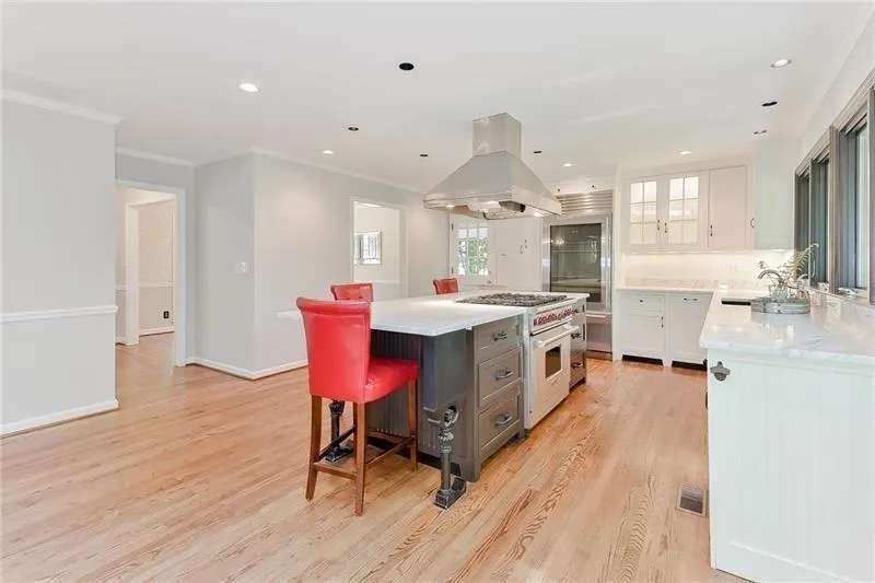 670 Carriage Drive, Atlanta, Georgia 30328, 2 Bedrooms Bedrooms, ,2 BathroomsBathrooms,Residential,Sold,670 Carriage Drive,6553979