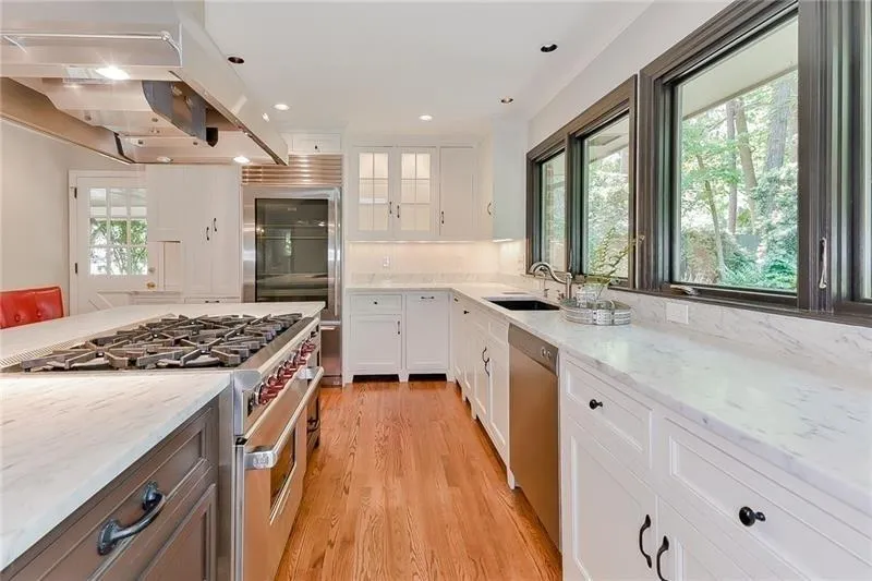 670 Carriage Drive, Atlanta, Georgia 30328, 2 Bedrooms Bedrooms, ,2 BathroomsBathrooms,Residential,Sold,670 Carriage Drive,6553979