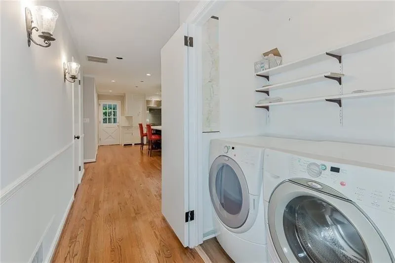 670 Carriage Drive, Atlanta, Georgia 30328, 2 Bedrooms Bedrooms, ,2 BathroomsBathrooms,Residential,Sold,670 Carriage Drive,6553979