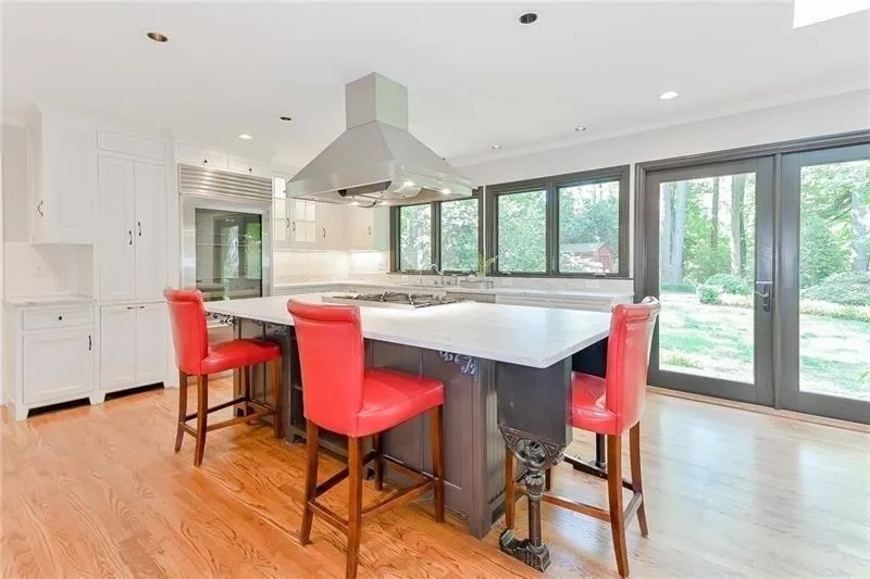 670 Carriage Drive, Atlanta, Georgia 30328, 2 Bedrooms Bedrooms, ,2 BathroomsBathrooms,Residential,Sold,670 Carriage Drive,6553979