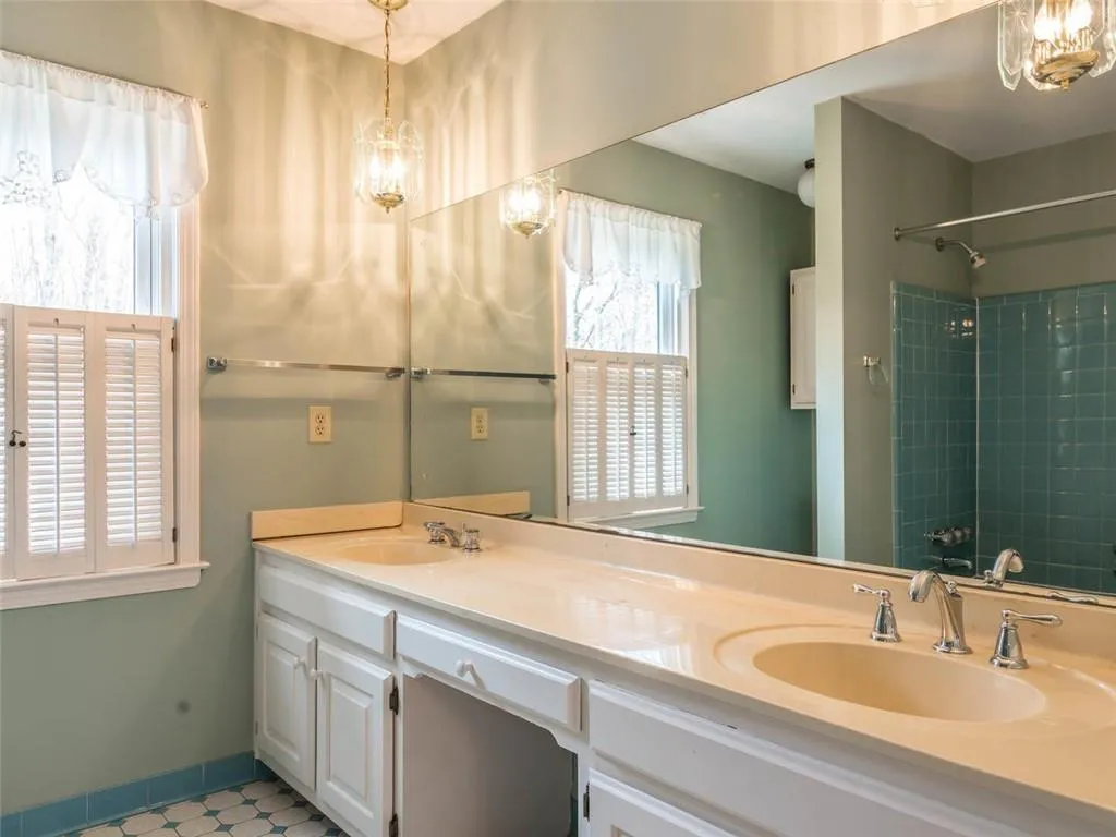 8265 Hewlett Road, Sandy Springs, Georgia 30350, 5 Bedrooms Bedrooms, ,4 BathroomsBathrooms,Residential,Sold,8265 Hewlett Road,6526217