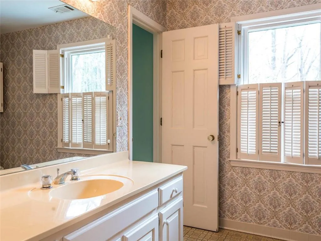 8265 Hewlett Road, Sandy Springs, Georgia 30350, 5 Bedrooms Bedrooms, ,4 BathroomsBathrooms,Residential,Sold,8265 Hewlett Road,6526217