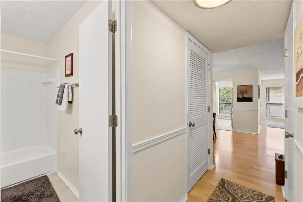 1206 Woodcliff Drive, Sandy Springs, Georgia 30350, 2 Bedrooms Bedrooms, ,2 BathroomsBathrooms,Residential,Sold,1206 Woodcliff Drive,7062040