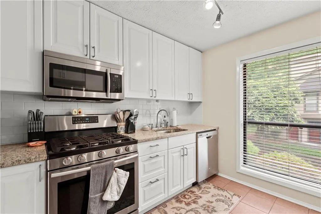 1206 Woodcliff Drive, Sandy Springs, Georgia 30350, 2 Bedrooms Bedrooms, ,2 BathroomsBathrooms,Residential,Sold,1206 Woodcliff Drive,7062040