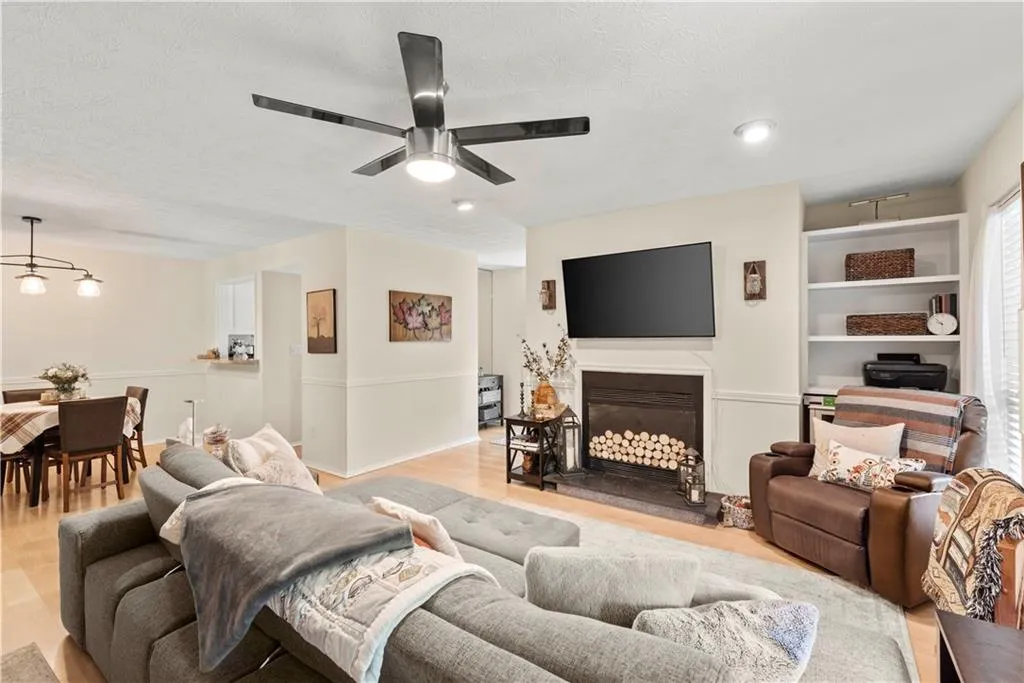 1206 Woodcliff Drive, Sandy Springs, Georgia 30350, 2 Bedrooms Bedrooms, ,2 BathroomsBathrooms,Residential,Sold,1206 Woodcliff Drive,7062040