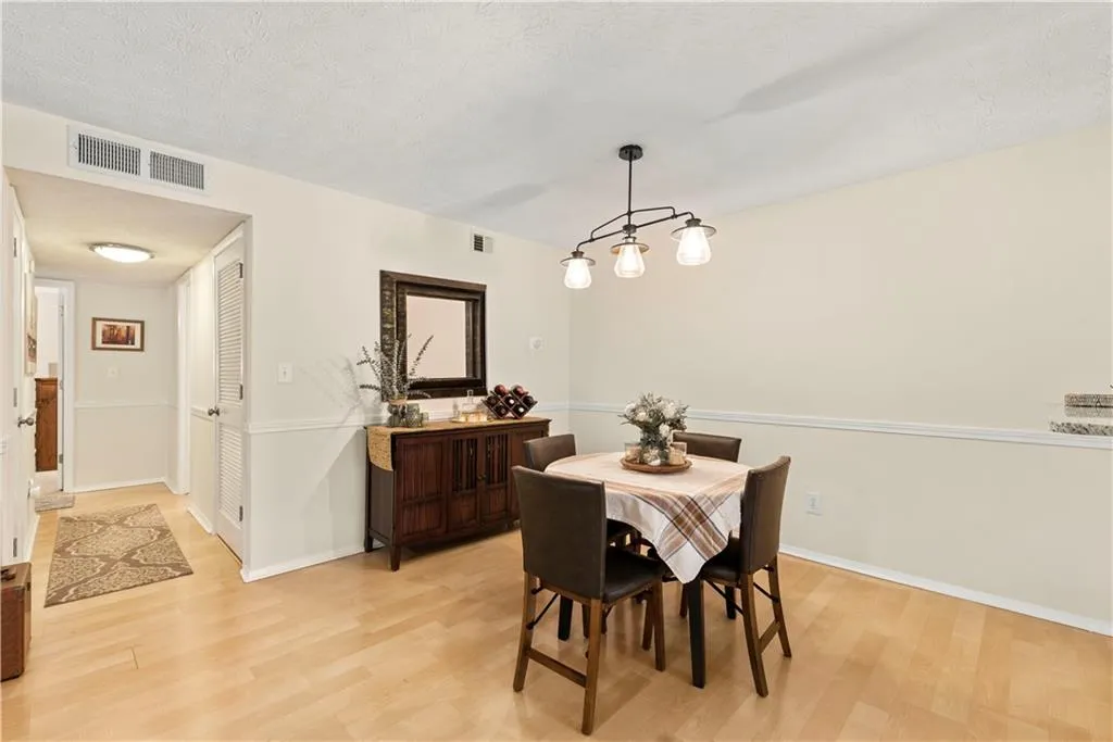 1206 Woodcliff Drive, Sandy Springs, Georgia 30350, 2 Bedrooms Bedrooms, ,2 BathroomsBathrooms,Residential,Sold,1206 Woodcliff Drive,7062040