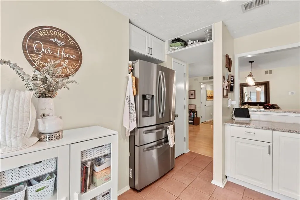 1206 Woodcliff Drive, Sandy Springs, Georgia 30350, 2 Bedrooms Bedrooms, ,2 BathroomsBathrooms,Residential,Sold,1206 Woodcliff Drive,7062040