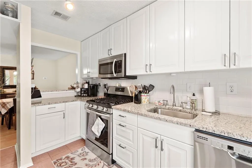 1206 Woodcliff Drive, Sandy Springs, Georgia 30350, 2 Bedrooms Bedrooms, ,2 BathroomsBathrooms,Residential,Sold,1206 Woodcliff Drive,7062040