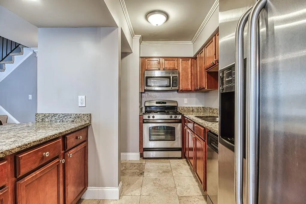 6980 Roswell Road Ne Unit E8, Atlanta, Georgia 30328, 2 Bedrooms Bedrooms, ,2 BathroomsBathrooms,Residential,Sold,6980 Roswell Road Ne Unit E8,6756989