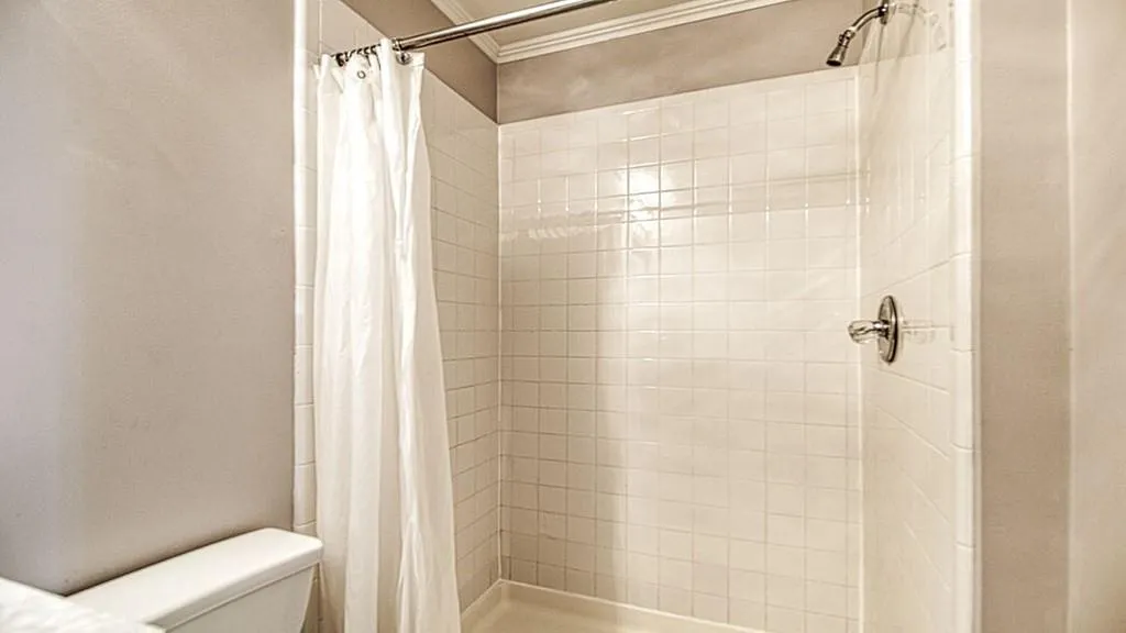 6980 Roswell Road Ne Unit E8, Atlanta, Georgia 30328, 2 Bedrooms Bedrooms, ,2 BathroomsBathrooms,Residential,Sold,6980 Roswell Road Ne Unit E8,6756989