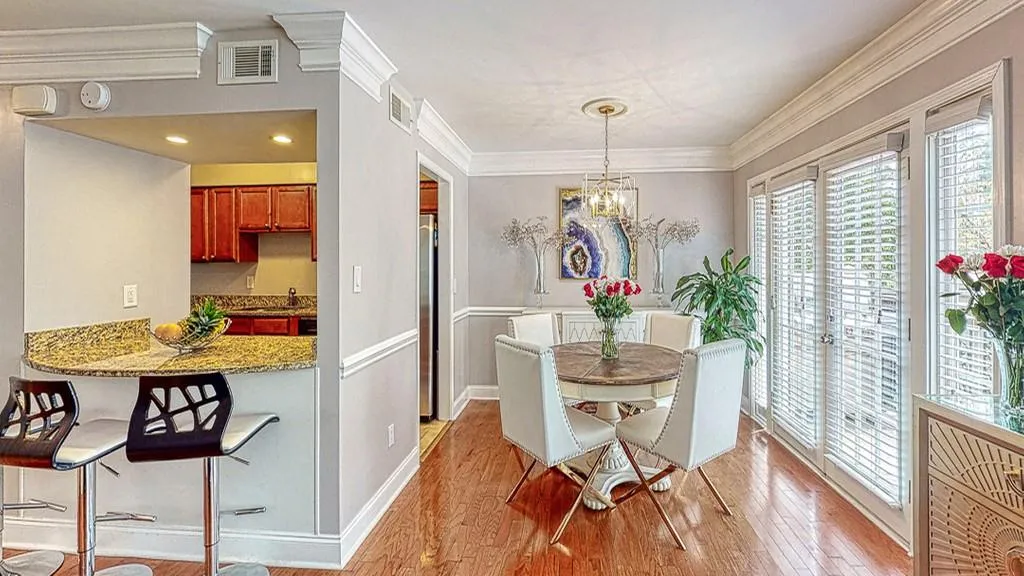 6980 Roswell Road Ne Unit E8, Atlanta, Georgia 30328, 2 Bedrooms Bedrooms, ,2 BathroomsBathrooms,Residential,Sold,6980 Roswell Road Ne Unit E8,6756989