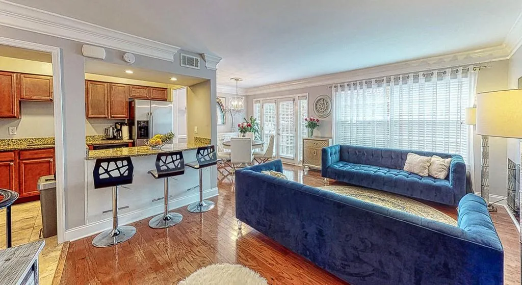 6980 Roswell Road Ne Unit E8, Atlanta, Georgia 30328, 2 Bedrooms Bedrooms, ,2 BathroomsBathrooms,Residential,Sold,6980 Roswell Road Ne Unit E8,6756989