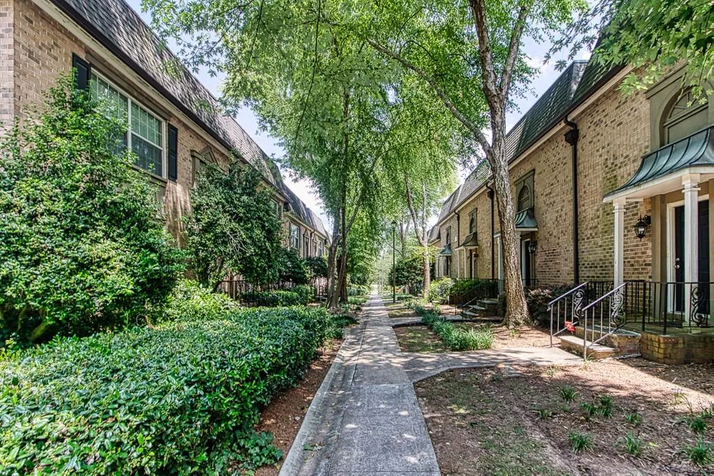 6980 Roswell Road Ne Unit E8, Atlanta, Georgia 30328, 2 Bedrooms Bedrooms, ,2 BathroomsBathrooms,Residential,Sold,6980 Roswell Road Ne Unit E8,6756989