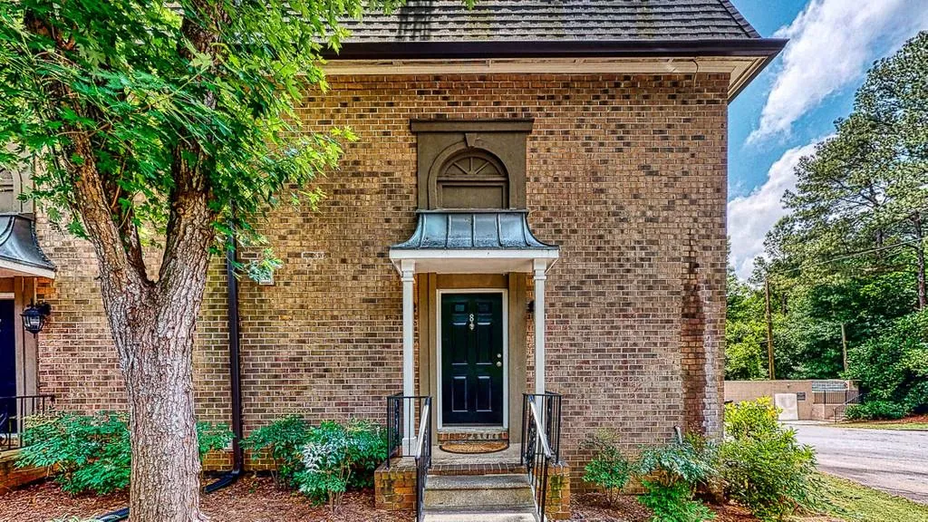 6980 Roswell Road Ne Unit E8, Atlanta, Georgia 30328, 2 Bedrooms Bedrooms, ,2 BathroomsBathrooms,Residential,Sold,6980 Roswell Road Ne Unit E8,6756989