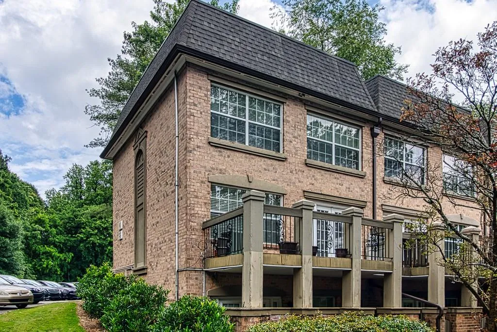 6980 Roswell Road Ne Unit E8, Atlanta, Georgia 30328, 2 Bedrooms Bedrooms, ,2 BathroomsBathrooms,Residential,Sold,6980 Roswell Road Ne Unit E8,6756989