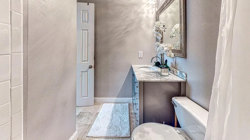 6980 Roswell Road Ne Unit E8, Atlanta, Georgia 30328, 2 Bedrooms Bedrooms, ,2 BathroomsBathrooms,Residential,Sold,6980 Roswell Road Ne Unit E8,6756989
