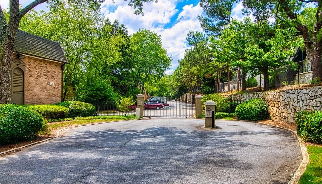 6980 Roswell Road Ne Unit E8, Atlanta, Georgia 30328, 2 Bedrooms Bedrooms, ,2 BathroomsBathrooms,Residential,Sold,6980 Roswell Road Ne Unit E8,6756989
