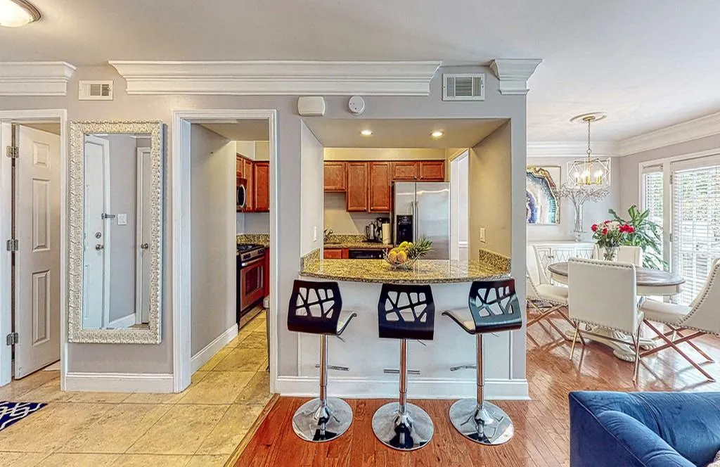 6980 Roswell Road Ne Unit E8, Atlanta, Georgia 30328, 2 Bedrooms Bedrooms, ,2 BathroomsBathrooms,Residential,Sold,6980 Roswell Road Ne Unit E8,6756989