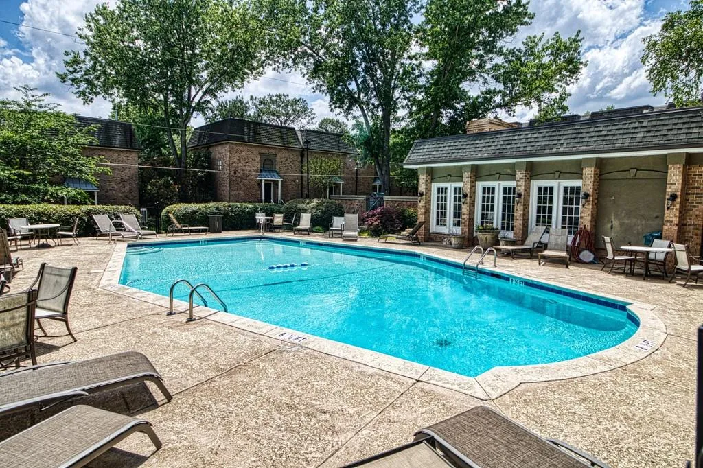 6980 Roswell Road Ne Unit E8, Atlanta, Georgia 30328, 2 Bedrooms Bedrooms, ,2 BathroomsBathrooms,Residential,Sold,6980 Roswell Road Ne Unit E8,6756989
