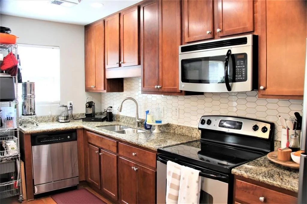 215 Winding River Drive Unit A, Atlanta, Georgia 30350, 2 Bedrooms Bedrooms, ,2 BathroomsBathrooms,Residential,Sold,215 Winding River Drive Unit A,6927956