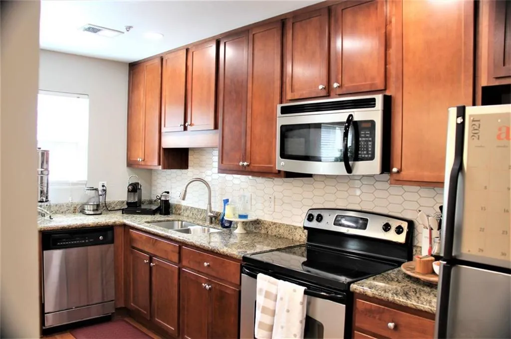 215 Winding River Drive Unit A, Atlanta, Georgia 30350, 2 Bedrooms Bedrooms, ,2 BathroomsBathrooms,Residential,Sold,215 Winding River Drive Unit A,6927956