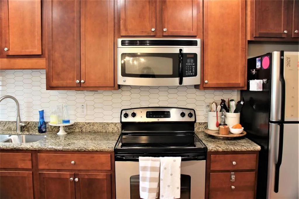 215 Winding River Drive Unit A, Atlanta, Georgia 30350, 2 Bedrooms Bedrooms, ,2 BathroomsBathrooms,Residential,Sold,215 Winding River Drive Unit A,6927956