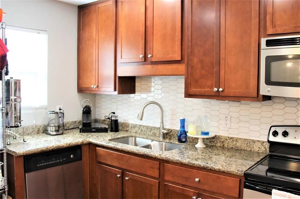 215 Winding River Drive Unit A, Atlanta, Georgia 30350, 2 Bedrooms Bedrooms, ,2 BathroomsBathrooms,Residential,Sold,215 Winding River Drive Unit A,6927956