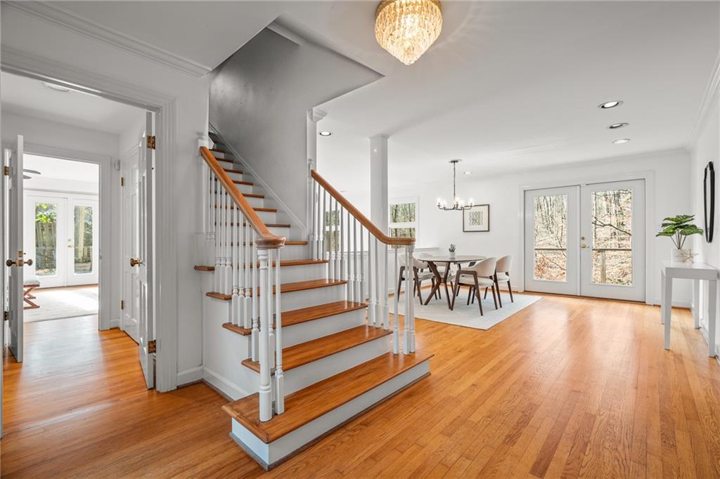 Foyer with view to the dining area