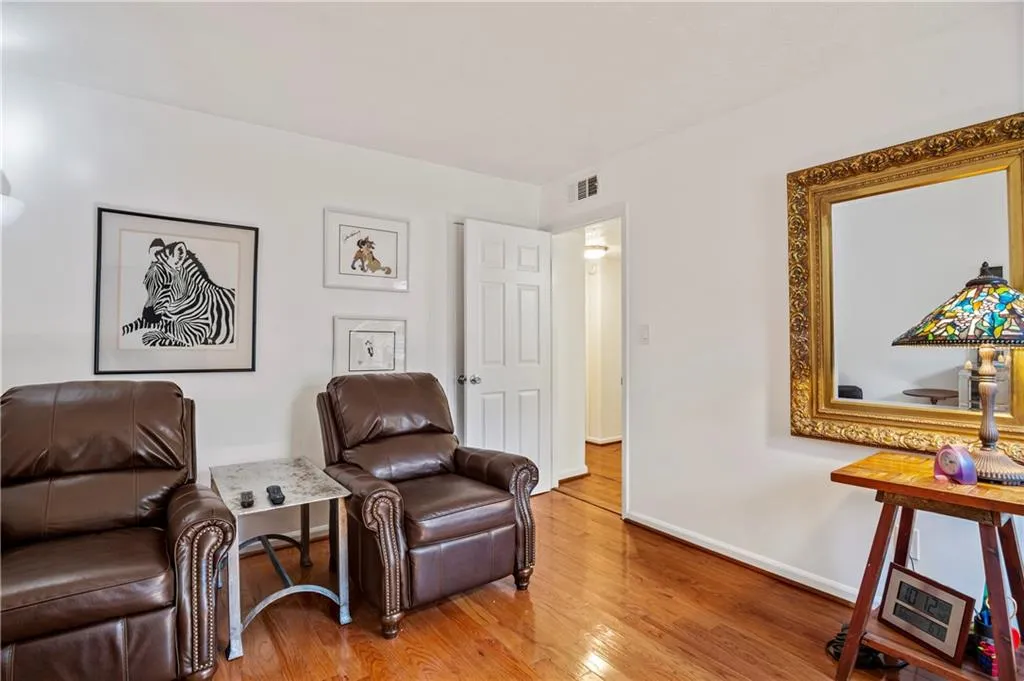 6700 Roswell Road Ne Unit 22f, Sandy Springs, Georgia 30328, 2 Bedrooms Bedrooms, ,2 BathroomsBathrooms,Residential,Sold,6700 Roswell Road Ne Unit 22f,6716106
