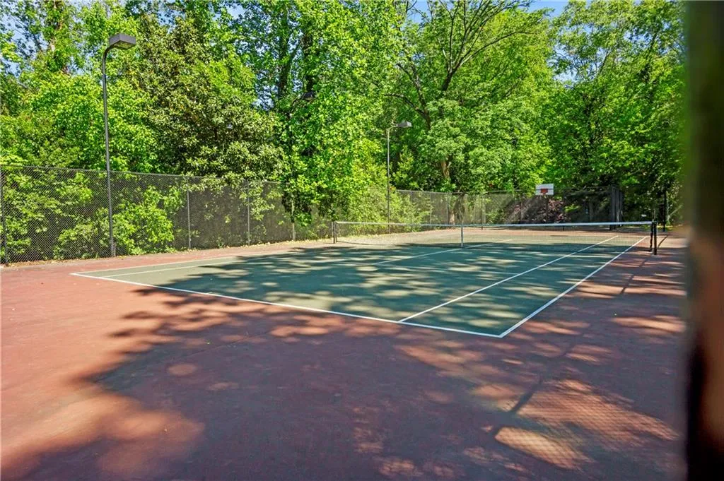 6700 Roswell Road Ne Unit 22f, Sandy Springs, Georgia 30328, 2 Bedrooms Bedrooms, ,2 BathroomsBathrooms,Residential,Sold,6700 Roswell Road Ne Unit 22f,6716106