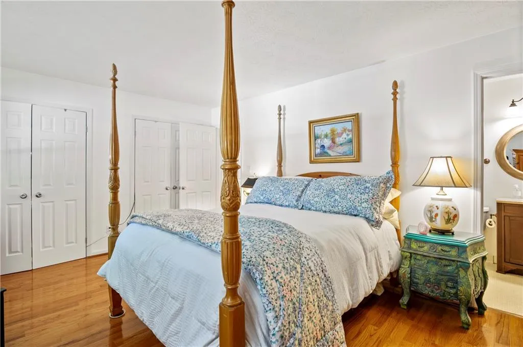 6700 Roswell Road Ne Unit 22f, Sandy Springs, Georgia 30328, 2 Bedrooms Bedrooms, ,2 BathroomsBathrooms,Residential,Sold,6700 Roswell Road Ne Unit 22f,6716106