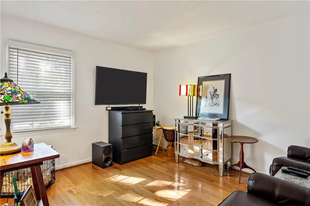 6700 Roswell Road Ne Unit 22f, Sandy Springs, Georgia 30328, 2 Bedrooms Bedrooms, ,2 BathroomsBathrooms,Residential,Sold,6700 Roswell Road Ne Unit 22f,6716106