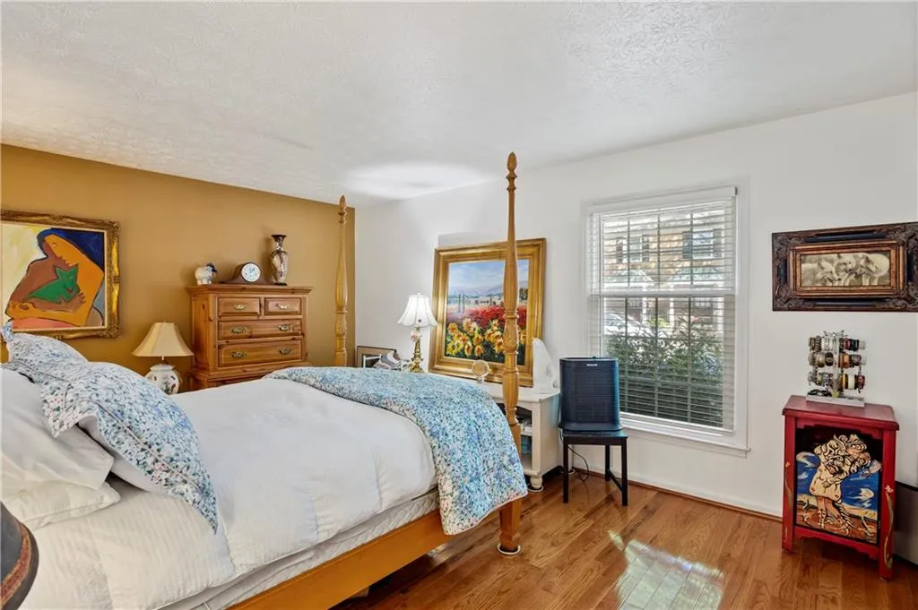 6700 Roswell Road Ne Unit 22f, Sandy Springs, Georgia 30328, 2 Bedrooms Bedrooms, ,2 BathroomsBathrooms,Residential,Sold,6700 Roswell Road Ne Unit 22f,6716106