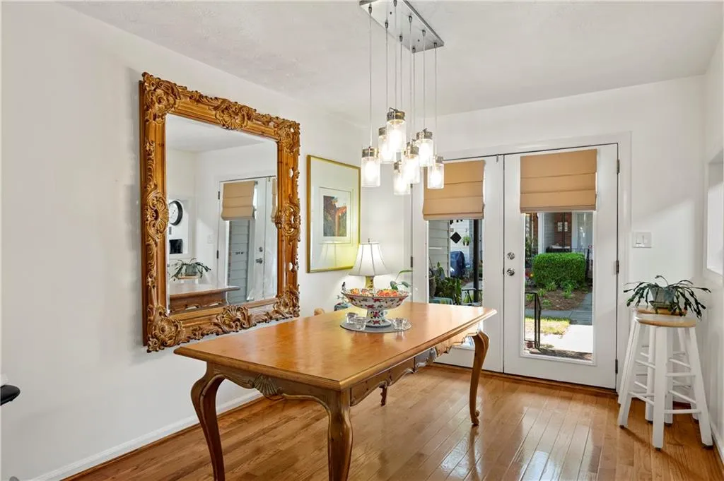 6700 Roswell Road Ne Unit 22f, Sandy Springs, Georgia 30328, 2 Bedrooms Bedrooms, ,2 BathroomsBathrooms,Residential,Sold,6700 Roswell Road Ne Unit 22f,6716106